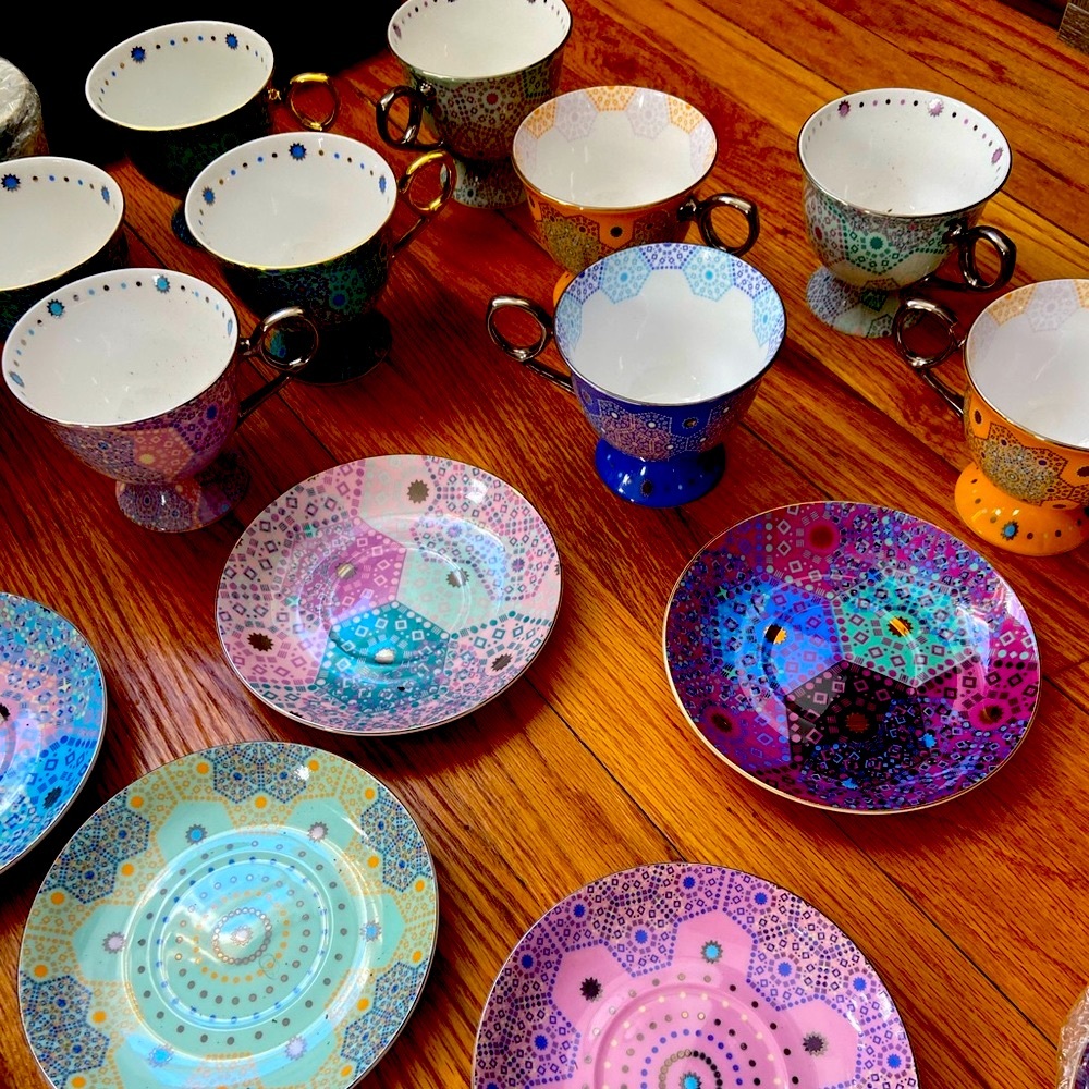 GORGEOUS 25pc TEA SET by T2. BRAND NEW NEVER USED collection whimsical